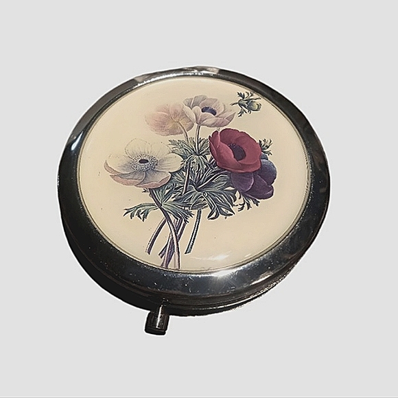 Vintage Mirrored Makeup Compact - Picture 1 of 3